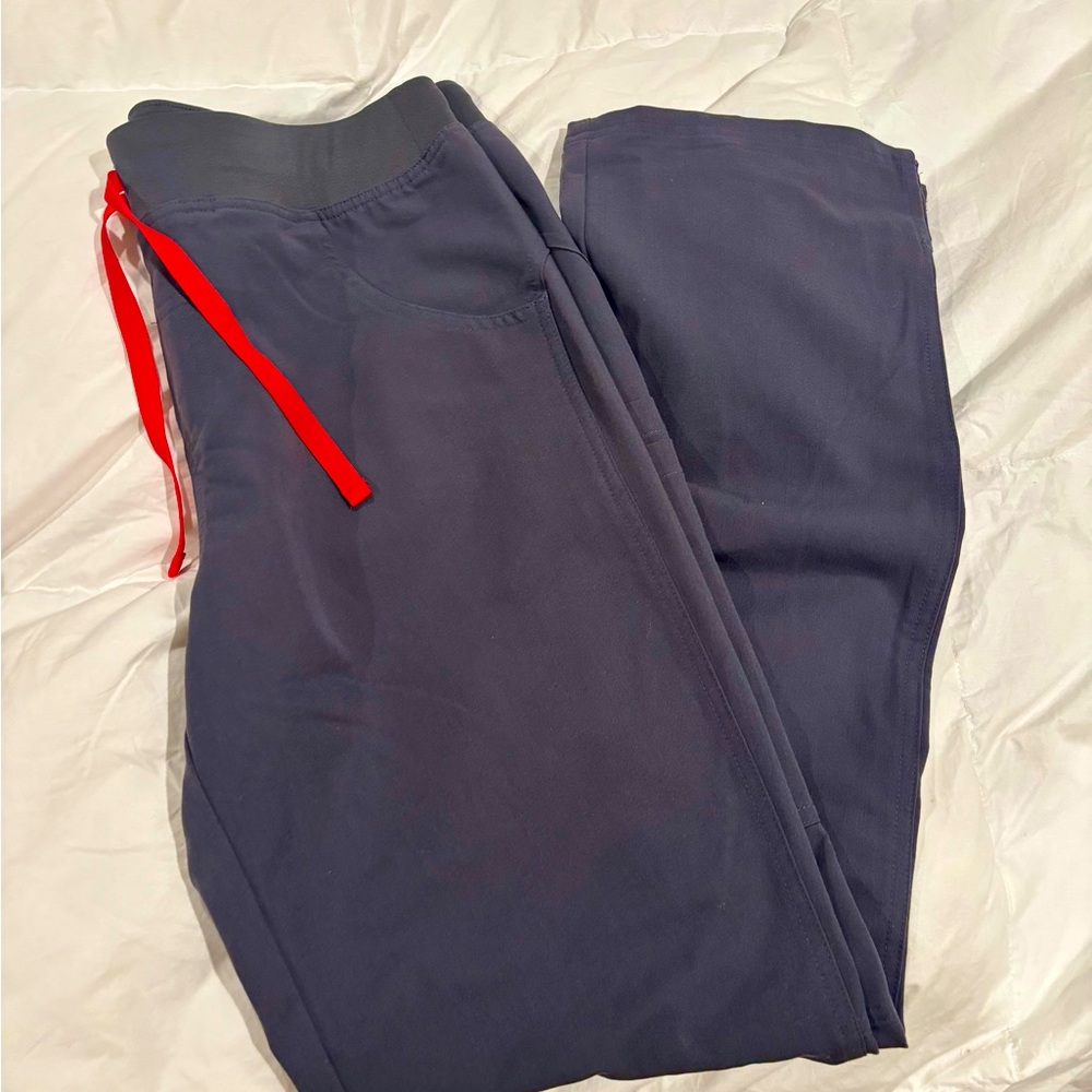 Figs Charcoal KADE size Medium Tall